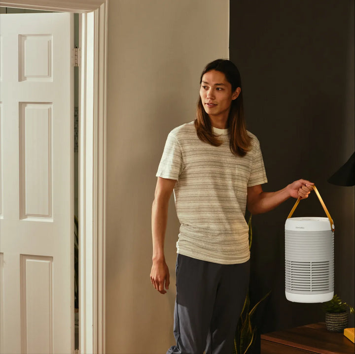 Man carrying Smart Air Purifier T100 with using its strong handel