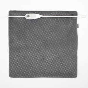 Hands plug in detachable power cord for the Homedics 24 x 24 Plush Oversized Heating Pad