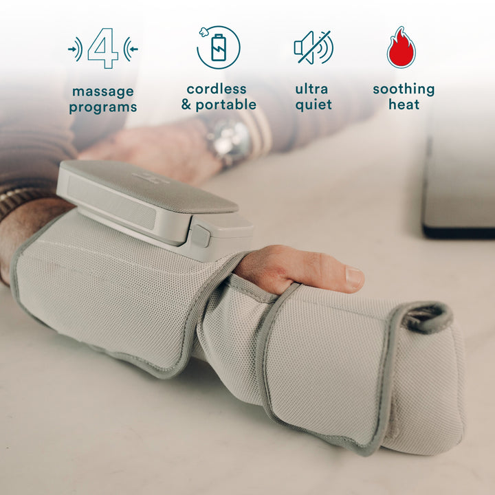 User wearing Modulair Compression Wrist Wrap. Features: Pain Relief, Reduced Inflammation, Improved Circulation, Soothing Heat