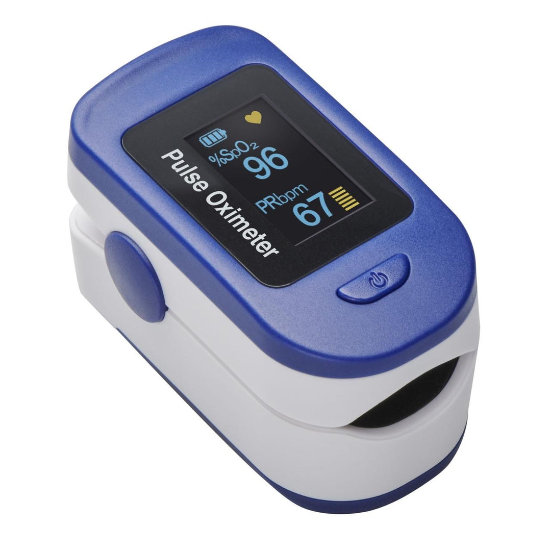 Man checks pulse with the Homedics ACCARE Pulse Oximeter during workout at gym